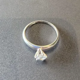 ANEL SOLITARIO TRADICIONAL 6 GARRAS