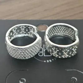 ARGOLA CLICK  MEIO CRAVEJADO E MEIO TRABALHADO 1,5 CM 7MM