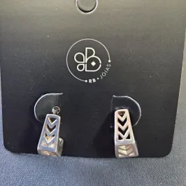 BRINCO MEIA ARGOLA TRABALHADO VAZADO