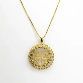 GARGANTILHA MEDALHA MENINO E MENINO TRABALHADO COM PEDRAS