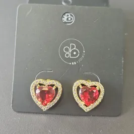 BRINCO PEDRA CORAÇÃO CRAVEJADO NAS LATERAIS ESTILO GALERIA