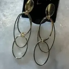 BRINCO PENDURADO COM ARGOLA OVAL