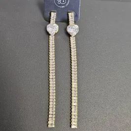 BRINCO PENDURADO FIO RIVIERA COM PEDRA EM CORAÇÃO