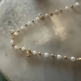 GARGANTILHA BOLINHA PEROLA E CORACAO