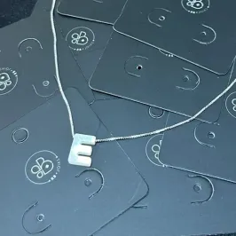 GARGANTILHA LETRA E NA MADREPEROLA