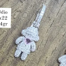 PINGENTE CRAVEJADO FILHOS MENINA PARA RIVIERA MÉDIO 2,5CM