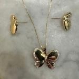 CONJUNTO BORBOLETA CRAVEJADO COM PEDRA CRYSTAL