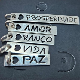 PINGENTE PLACAS A LASER PALAVRAS VARIADAS