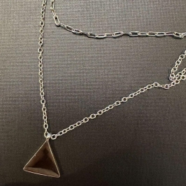 GARGANTILHA DUPLA CARTIER COM TRIANGULO BANHO DE RODIO