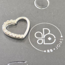 PIERCING HELIX CORAÇÃO MEIO CRAVEJADO