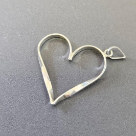 PINGENTE CORAÇÃO GRANDE VAZADO