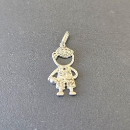 PINGENTE MENINO CRAVEJADO BOLA NA MÃO