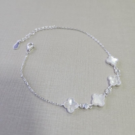 PULSEIRA  4 TREVOS BRANCOS E 4 PONTOS DE LUZES COM EXTENSOR