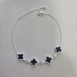 PULSEIRA  4 TREVOS PRETOS E 4 PONTOS DE LUZES COM EXTENSOR