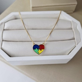 GARGANTILHA SIMBOLO DO AUTISMO CORAÇÃO