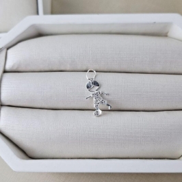 PINGENTE MENINO CRAVEJADO COM BOLA