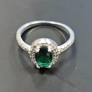 ANEL FORMATURA CRAVEJADO PEDRA OVAL VERDE