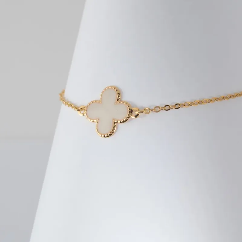 PULSEIRA TREVO BRANCO VIRGÍNIA
