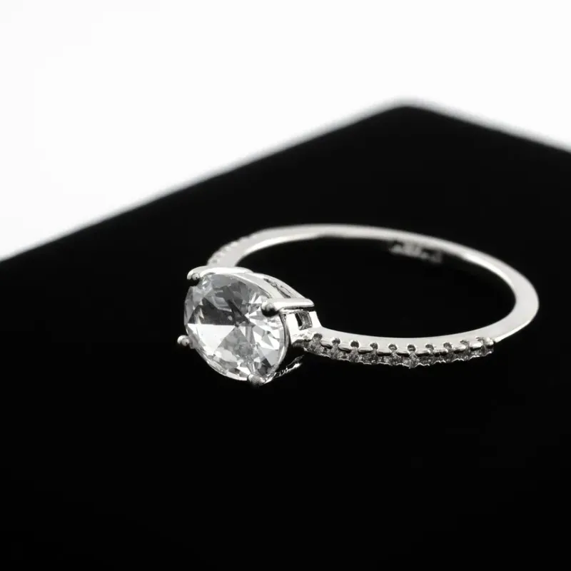ANEL COM BANHO DE RODIO PEDRA CRISTAL OVAL FIO  CRAVEJADO