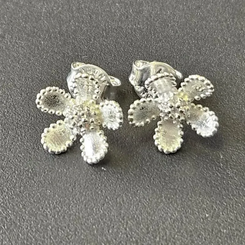 BRINCO FLOR 5 PETALAS CRAVEJADO
