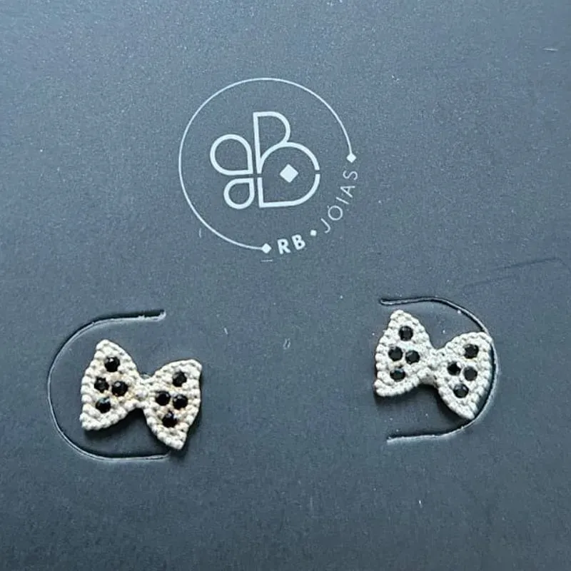BRINCO LAÇO CRAVEJADO PRETO