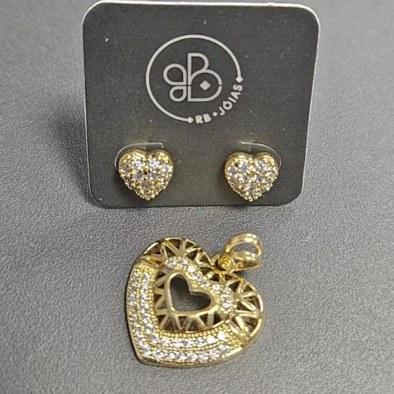 CONJUNTO CORAÇÃO BRINCO E ´PINGENTE CRAVEJADO E TRABALHADO