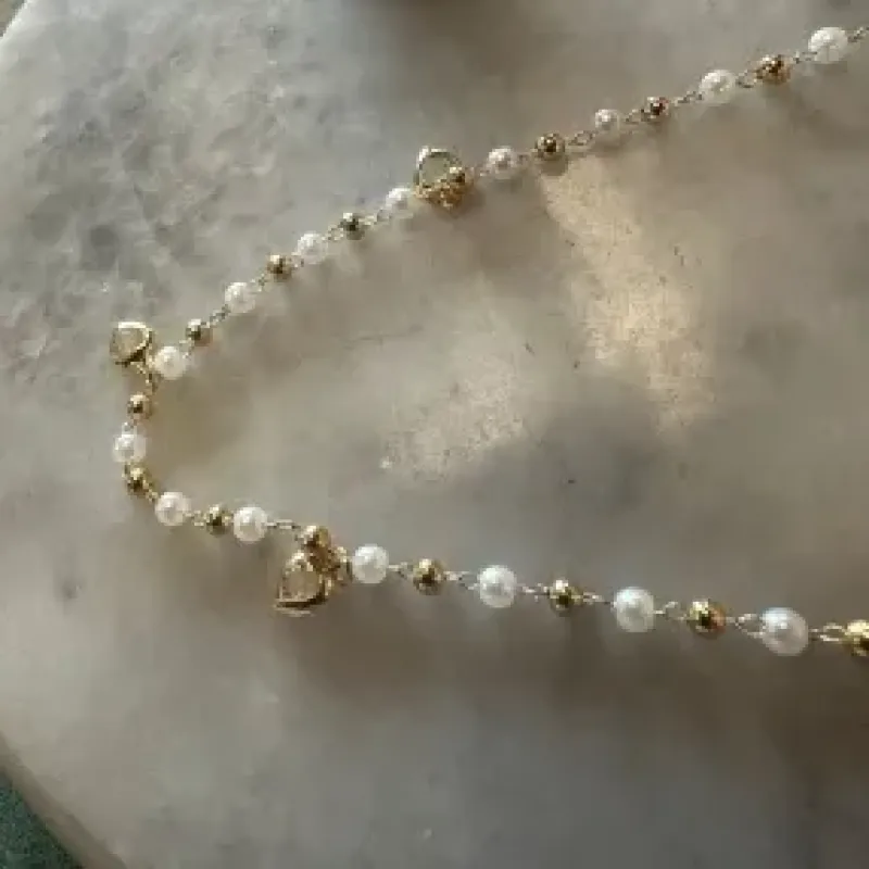 GARGANTILHA BOLINHA PEROLA E CORACAO