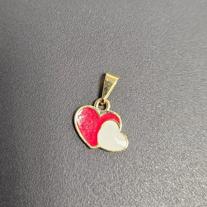 PINGENTE 2 CORAÇÕES VERMELHO E BRANCO