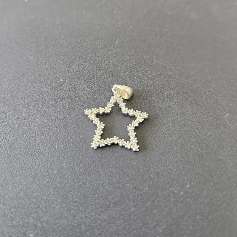 PINGENTE ESTRELA CRAVEJADO VAZADO