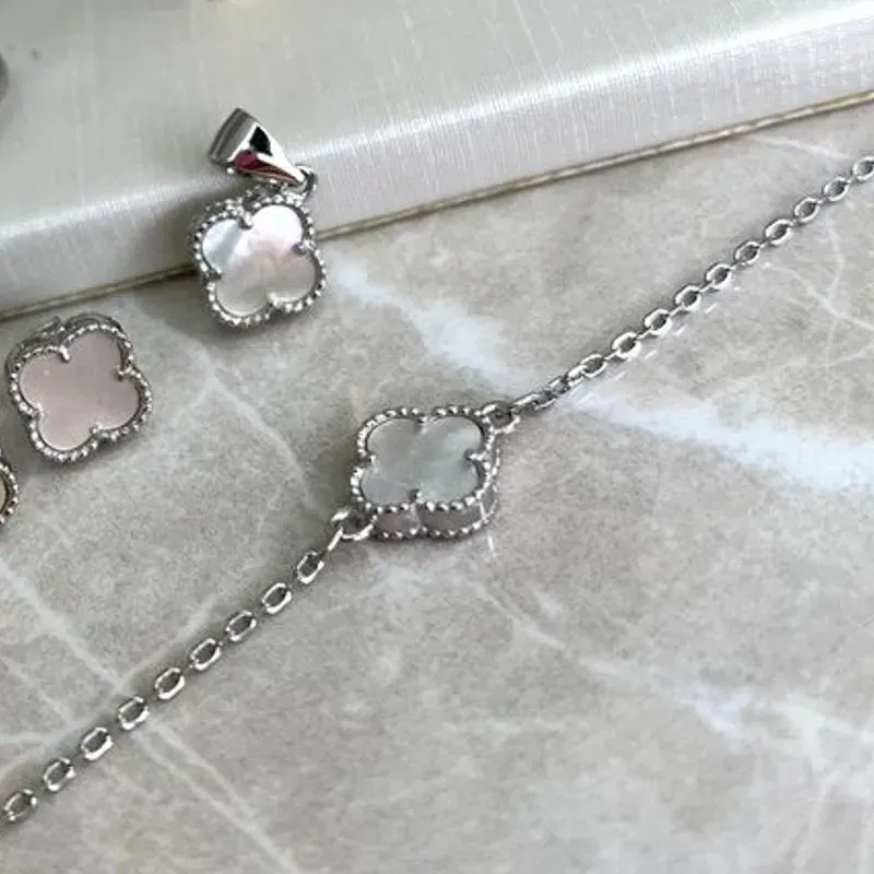 PULSEIRA VAN CLEEF MADREPEROLA
