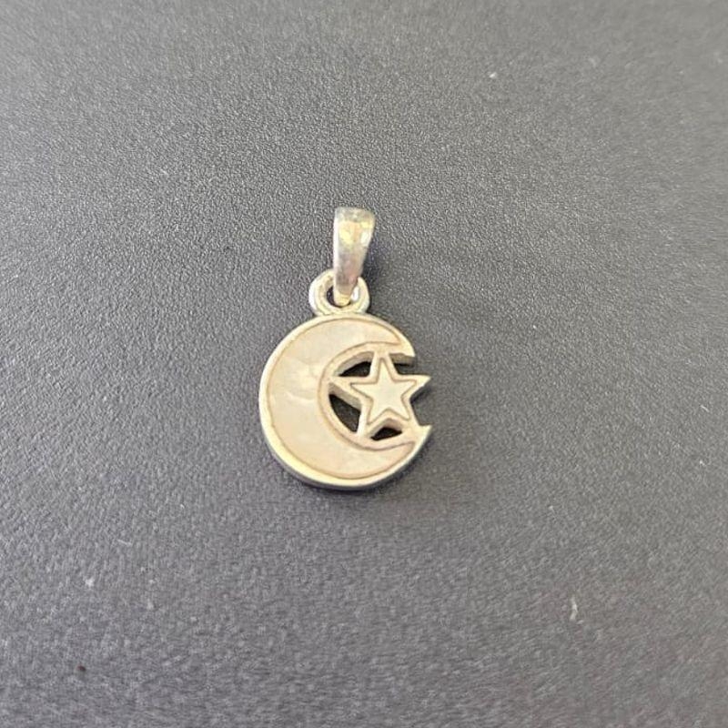PINGENTE LUA E ESTRELA MADREPEROLA