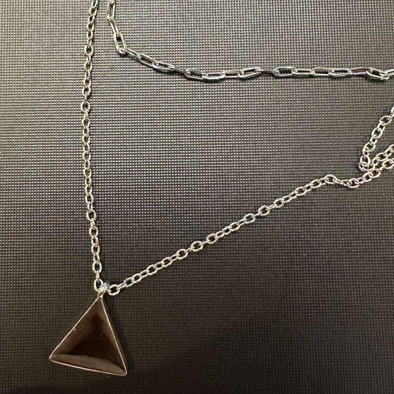 GARGANTILHA DUPLA CARTIER COM TRIANGULO BANHO DE RODIO