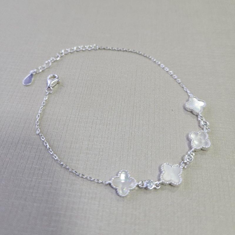 PULSEIRA  4 TREVOS BRANCOS E 4 PONTOS DE LUZES COM EXTENSOR