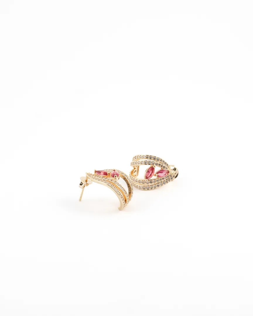 BRINCO CRAVEJADO COM MICROZIRCONIA E PEDRA VERMELHA