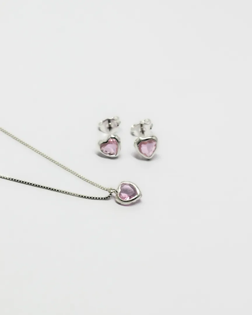 CONJUNTO PEDRA CORAÇÃO ROSA BRINCO E GARGANTILHA