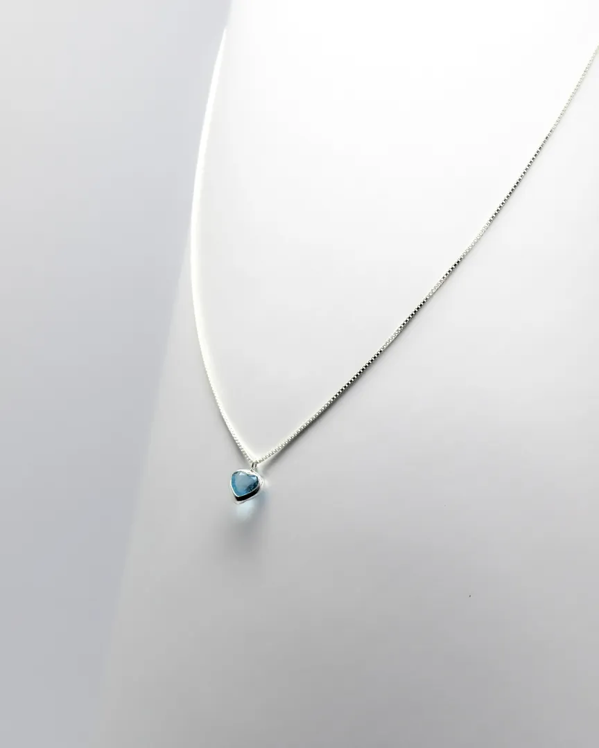 CONJUNTO PEDRA CORAÇÃO AZUL CLARO BRINCO E GARGANTILHA