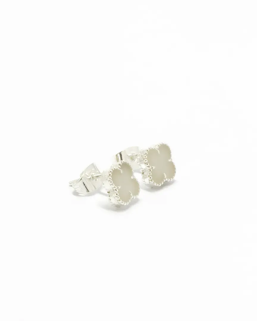 BRINCO TREVO RESINA BRANCO