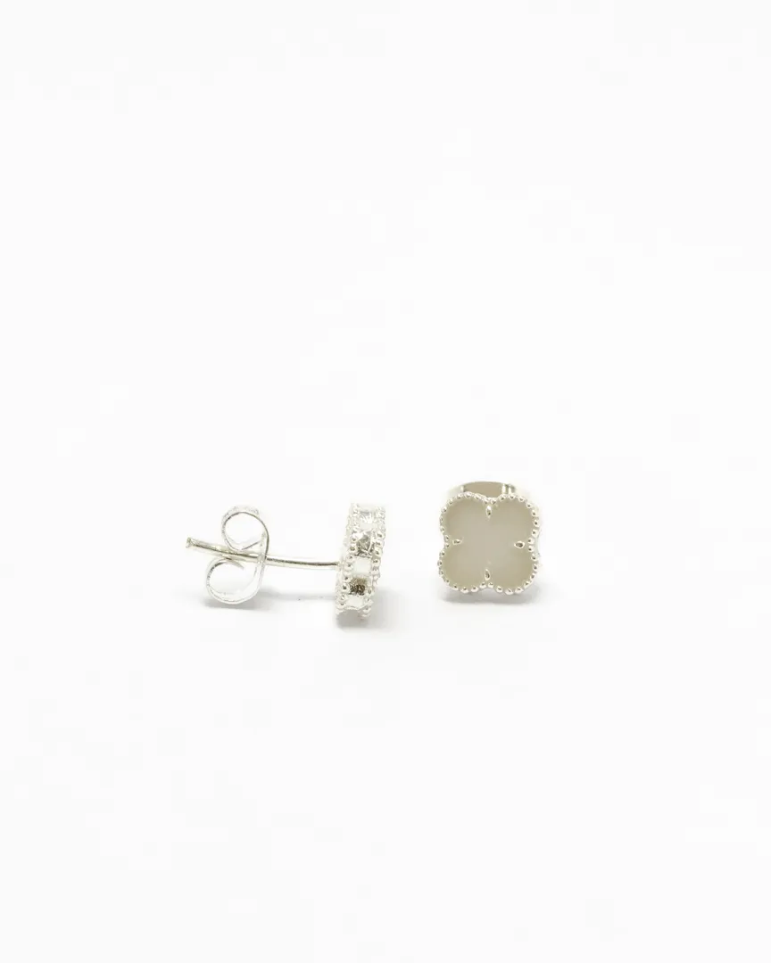 BRINCO TREVO RESINA BRANCO