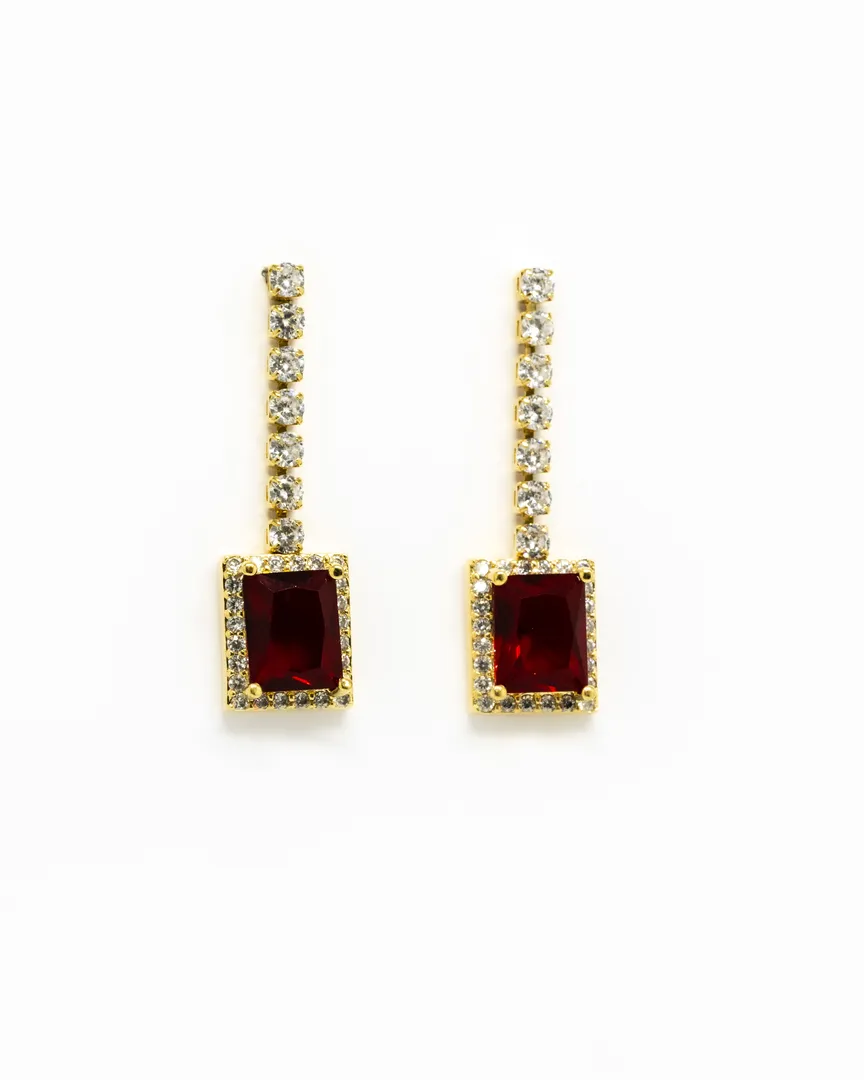 BRINCO PENDURADO COM PEDRAS CRIYSTAL E VERMELHO
