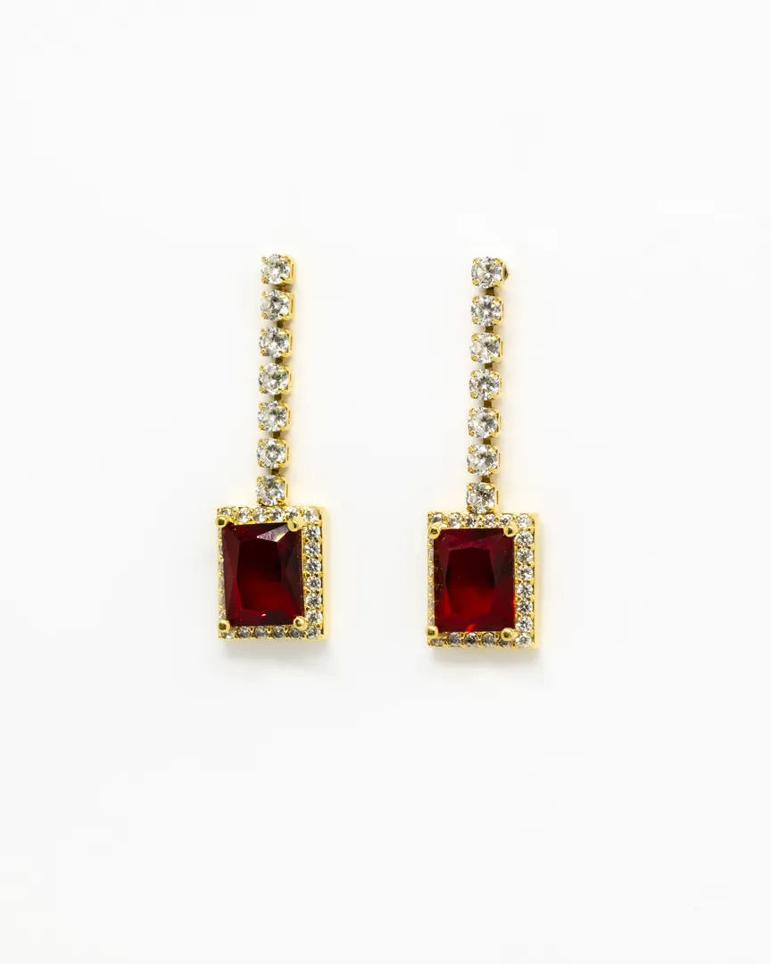 BRINCO PENDURADO COM PEDRAS CRIYSTAL E VERMELHO