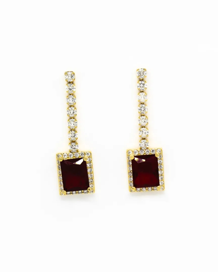 BRINCO PENDURADO COM PEDRAS CRIYSTAL E VERMELHO