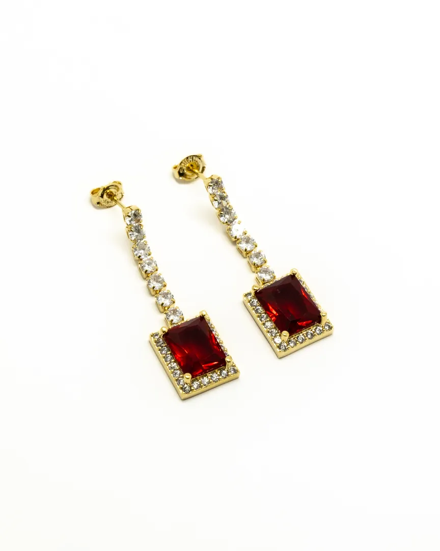 BRINCO PENDURADO COM PEDRAS CRIYSTAL E VERMELHO