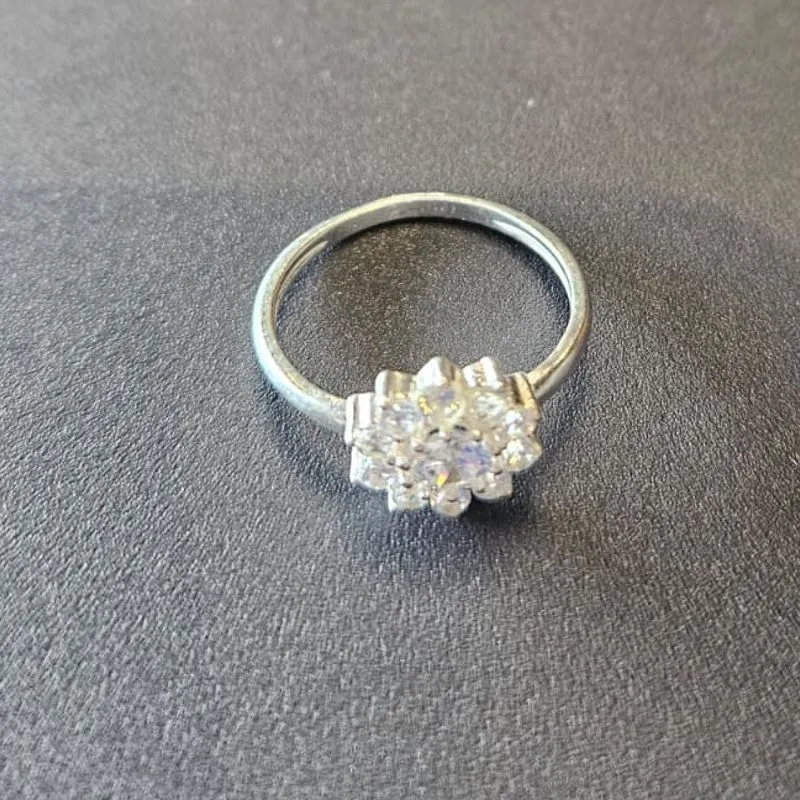 ANEL FLOR CRAVEJADO CRYSTRAL