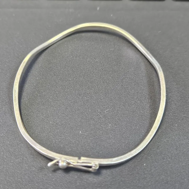 BRACELETE ONDULADO FIO QUADRADO
