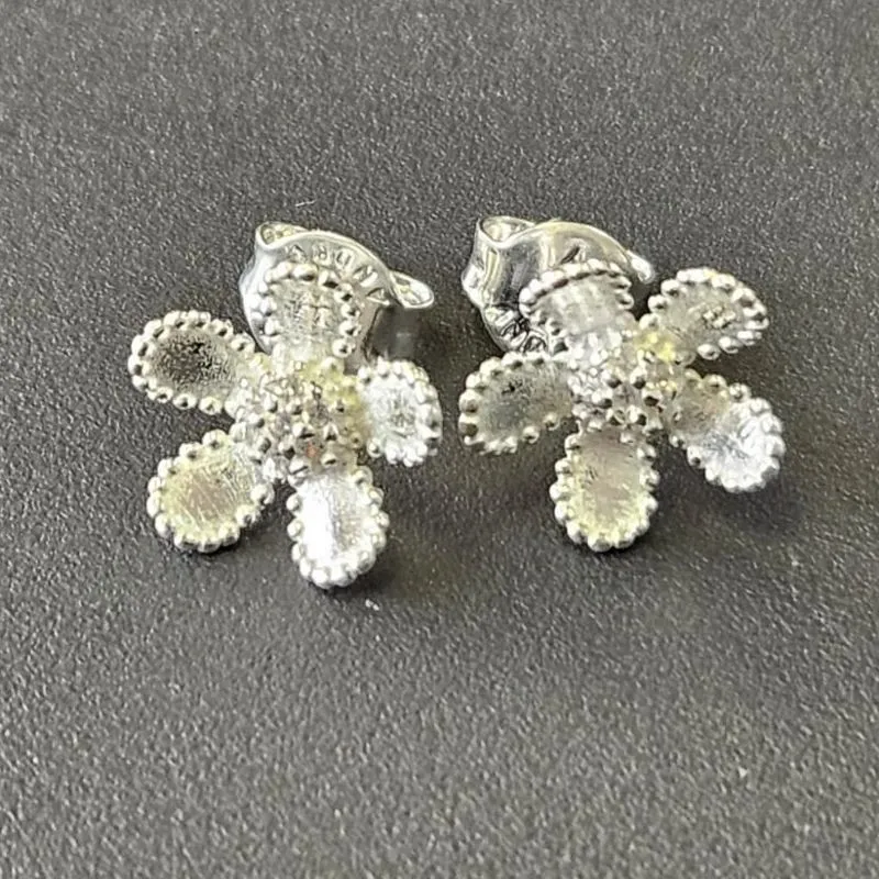 BRINCO FLOR 5 PETALAS CRAVEJADO