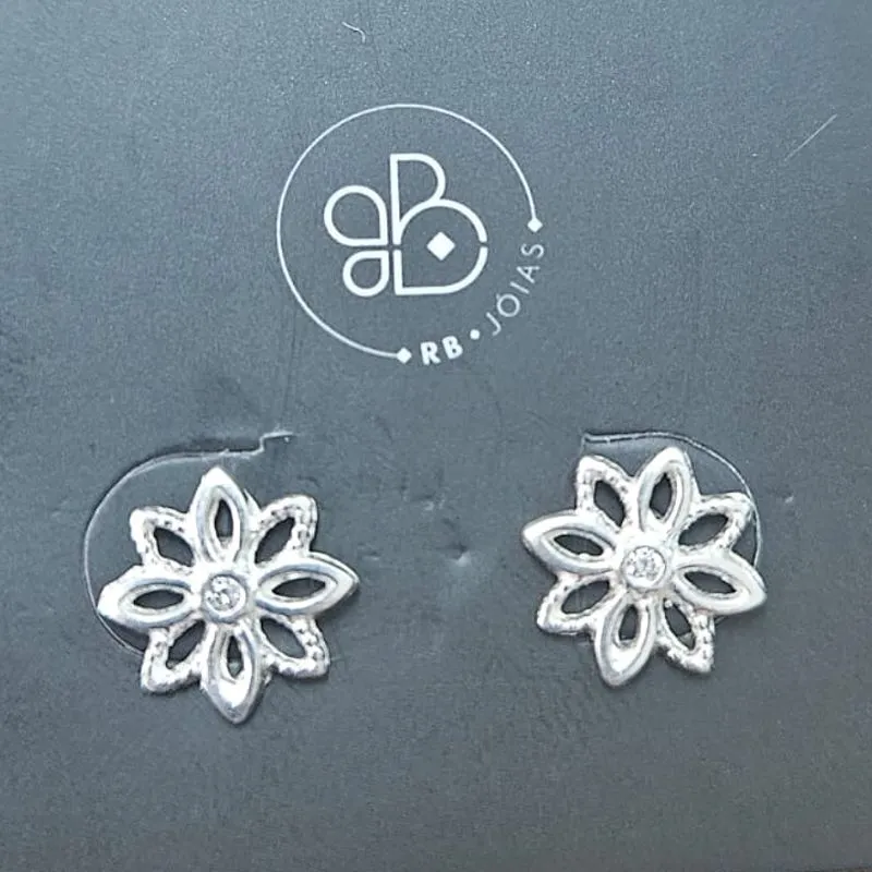BRINCO FLOR  8 PETALAS CRAVEJADO COM PEDRA NO MEIO