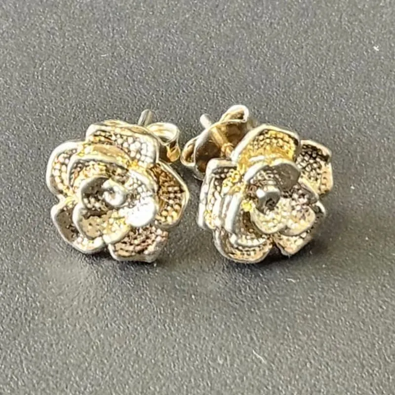 BRINCO FLOR DE ROSA CRAVEJADO