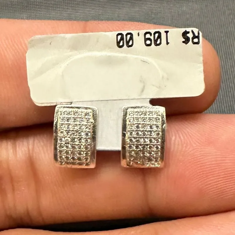 BRINCO RETANGULAR CRAVEJADO COM MICROZIRCONIA
