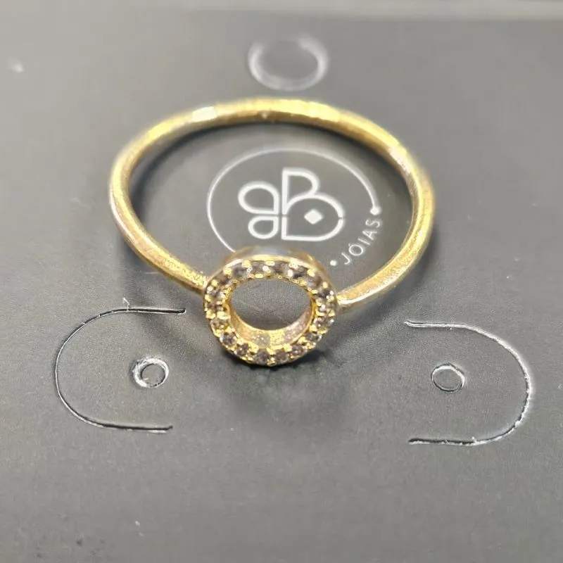 ANEL GEOMETRICO CIRCULO CRAVEJADO VAZADO