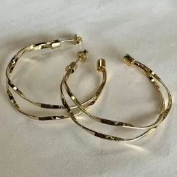 ARGOLA 4CM COM 2 AROS EM ESPIRAL E TARRACHA 